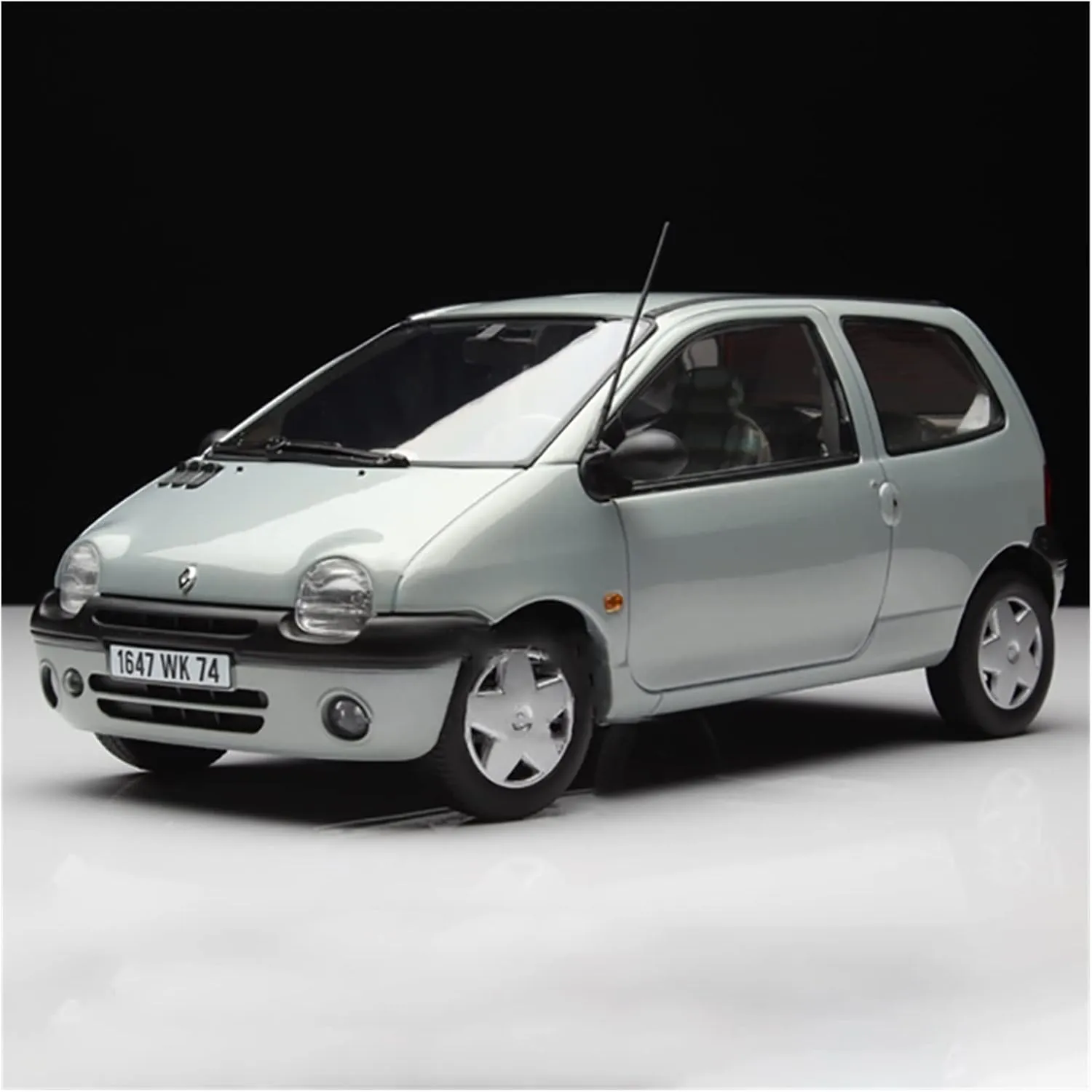 Alloy alongside presentation relief Retro Coupe Small Business Car Model Souvenirs Collection Festive Deluxe Gift Resin Car Vehicle Model Fit for Renault Renault Twingo 1998 1 18 