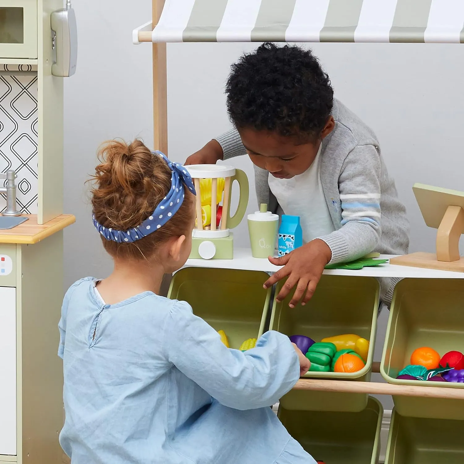 Kids Little Chef Frankfurt 13-pc. Wooden Play Kitchen Blender Accessory Set silicon with Pretend Ingredients$ Natural/Green Teamson 