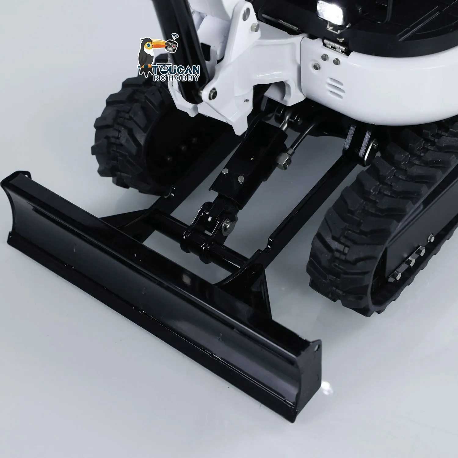 LESU 1/14 RC Hydraulic Excavator PC30 Mini Machine Toys Light Pump Metal Radio Controlled Digger Model 6CH Plunger-type Valve